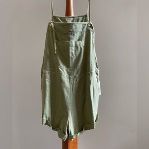 NWT Billabong Wild Pursuit Short Overalls in Avocado, Size Medium